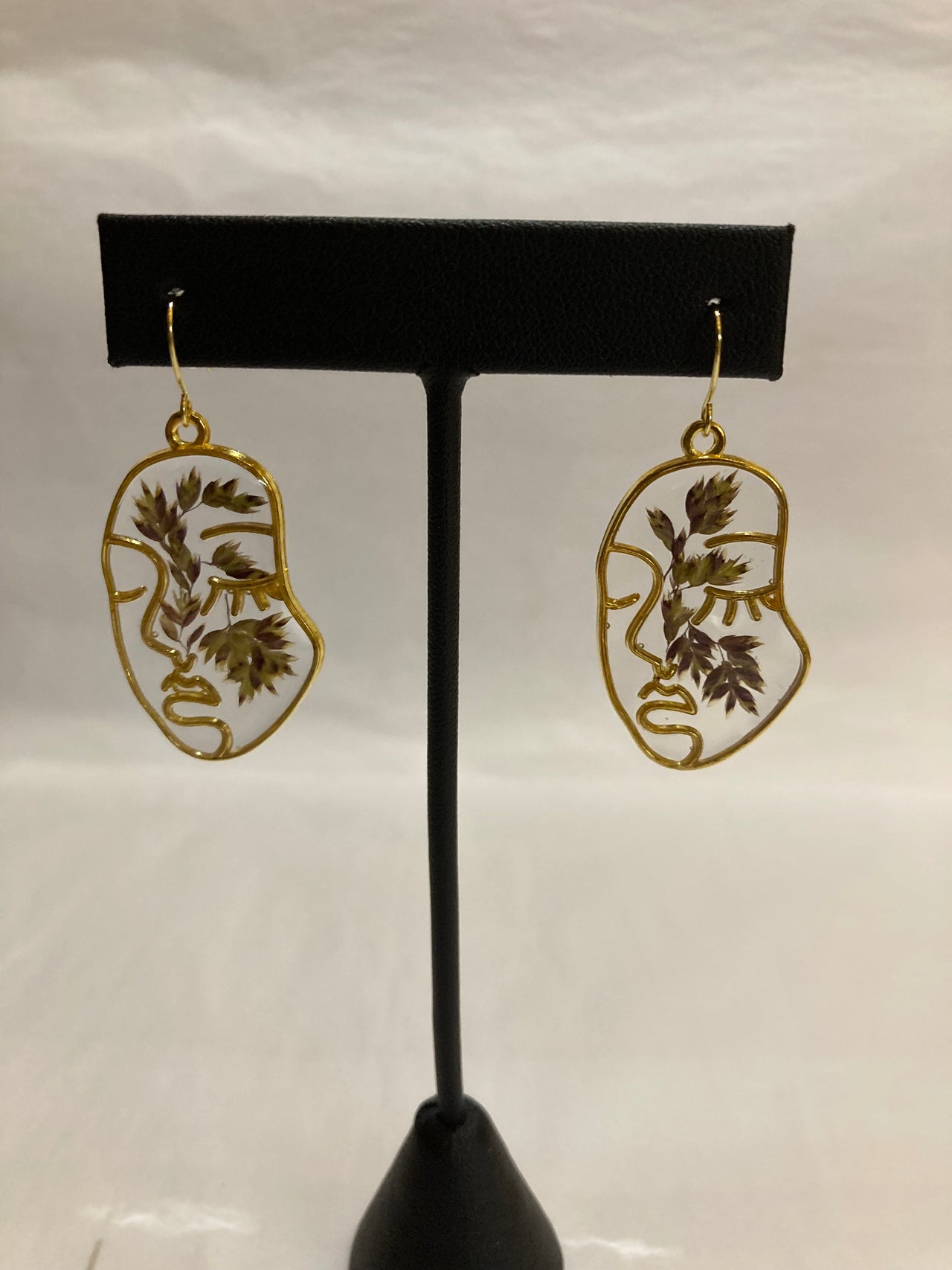 Wild grass face earrings
